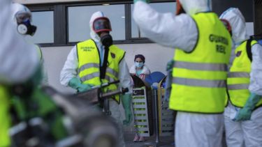 España lleva 17 días de aislamiento, para combatir el virus. Foto: El País.-