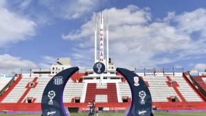 Los jugadores paran la pelota: el show no debe continuar