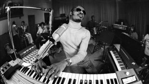 «¿Por qué escuchamos a Stevie Wonder?», un libro sobre las distintas facetas del genial artista
