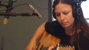 Macarena Montovi presenta «La Marea», el primer corte de su disco debut