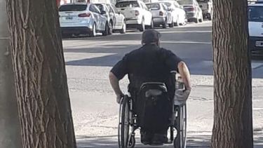 Esta es una de las fotos que se difundió por las redes sociales asegurando que es Ernesto “Pollo” Olivera, condenado a seis años de prisión por el abuso sexual gravemente ultrajante de una adolescente. (Gentileza).-