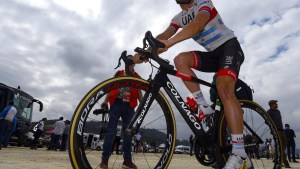 El ciclista Richeze dio positivo de coronavirus