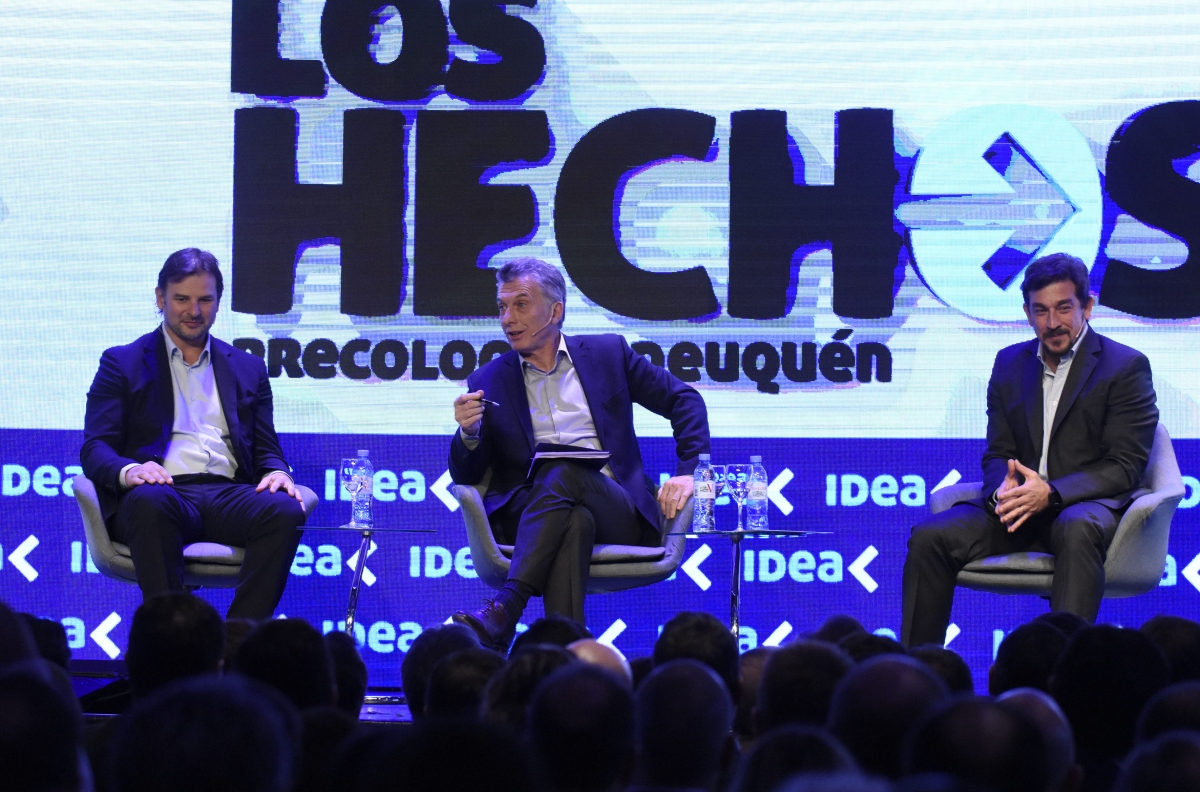 Como presidente de IDEA, Gastón Remy entrevistó al expresidente Mauricio Macri en el precoloquio Vaca Muerta.