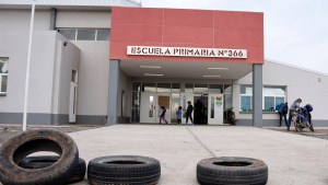 Una escuela de Neuquén sigue tomada y denuncian que otras 50 no pueden abrir