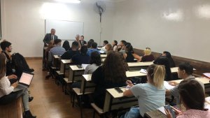 El presidente Alberto Fernández fue a la UBA a dar clases y tomar examen