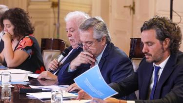 Fernández sigue paso a paso las actividades de los ministerios, en medio de la pandemia. Foto: archivo.-