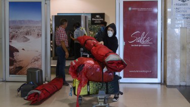 La Anac dispuso un freno a la comercialización de pasajes y canceló los servicios hasta septiembre. Archivo