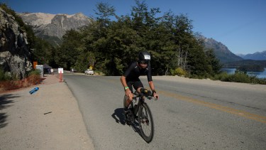 El brasileño Rafael Sousa ganó este domingo el Ironman 70.3, en Bariloche (Foto: Marcelo Martínez)