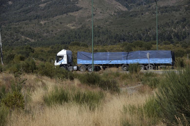 Los camiones con patentes extranjeras podrán circular por la provincia de Neuquén a partir de las 19:30.