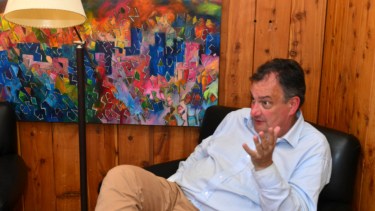 El intendente de Bariloche Gustavo Gennuso autorizó algunas actividades en el ejido municipal y prohibió muchas. (Foto Archivo)