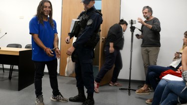 César González fue imputado por usurpación de tierras y quedó preso. Foto: Alfredo Leiva