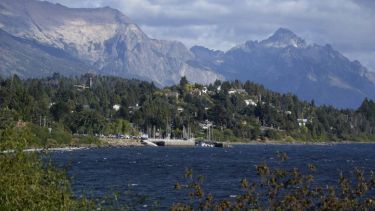 Investigan al propietario de casas modulares que intentó instalar en una playa de Bariloche