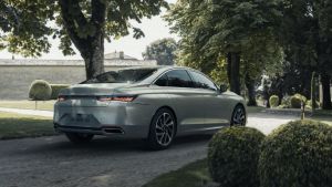 DS sube la apuesta con un sedán de alta gama