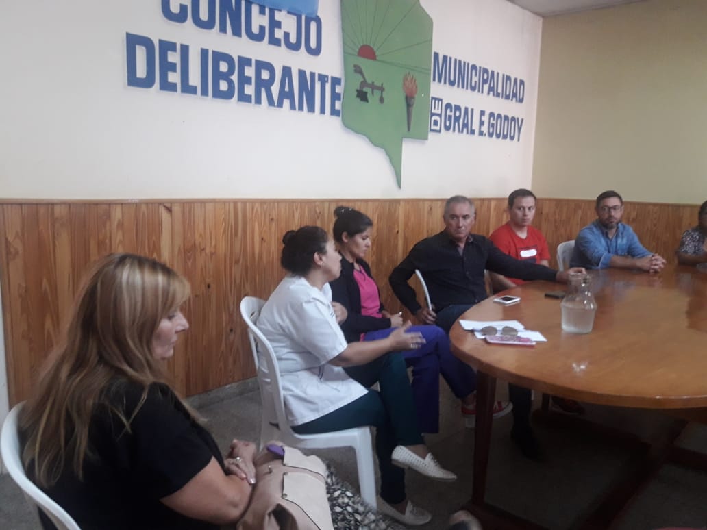 Representantes del municipio e instituciones conformaron el comité de crisis en Godoy. (Foto gentileza)