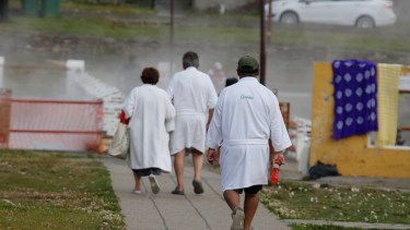 En Caviahue y Copahue no se pueden utilizar los baños termales con vapor. (Archivo Juan Thomes).-