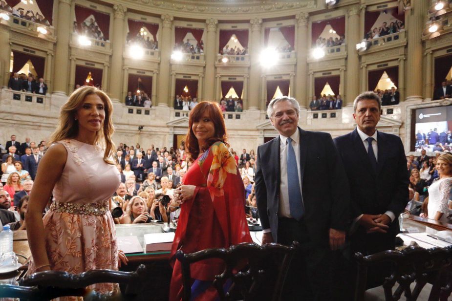 Fernández habilitó las tareas legislativas, acompañado por Cristina y Sergio Massa. Foto: prensa Congreso.-