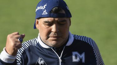 Maradona se mostró molesto con la postura de sus hijas.