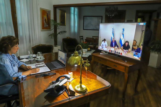 Arabela Carreras mostró en sus redes sociales parte del encuentro con el gabinete nacional. Foto: gentileza.-