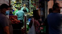 Imagen de Chile: aglomeración en supermercados antes de cuarentena obligatoria
