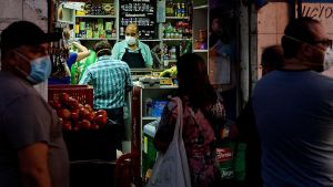 Chile: aglomeración en supermercados antes de cuarentena obligatoria
