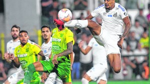 Santos le arruinó el debut a Defensa en la Libertadores