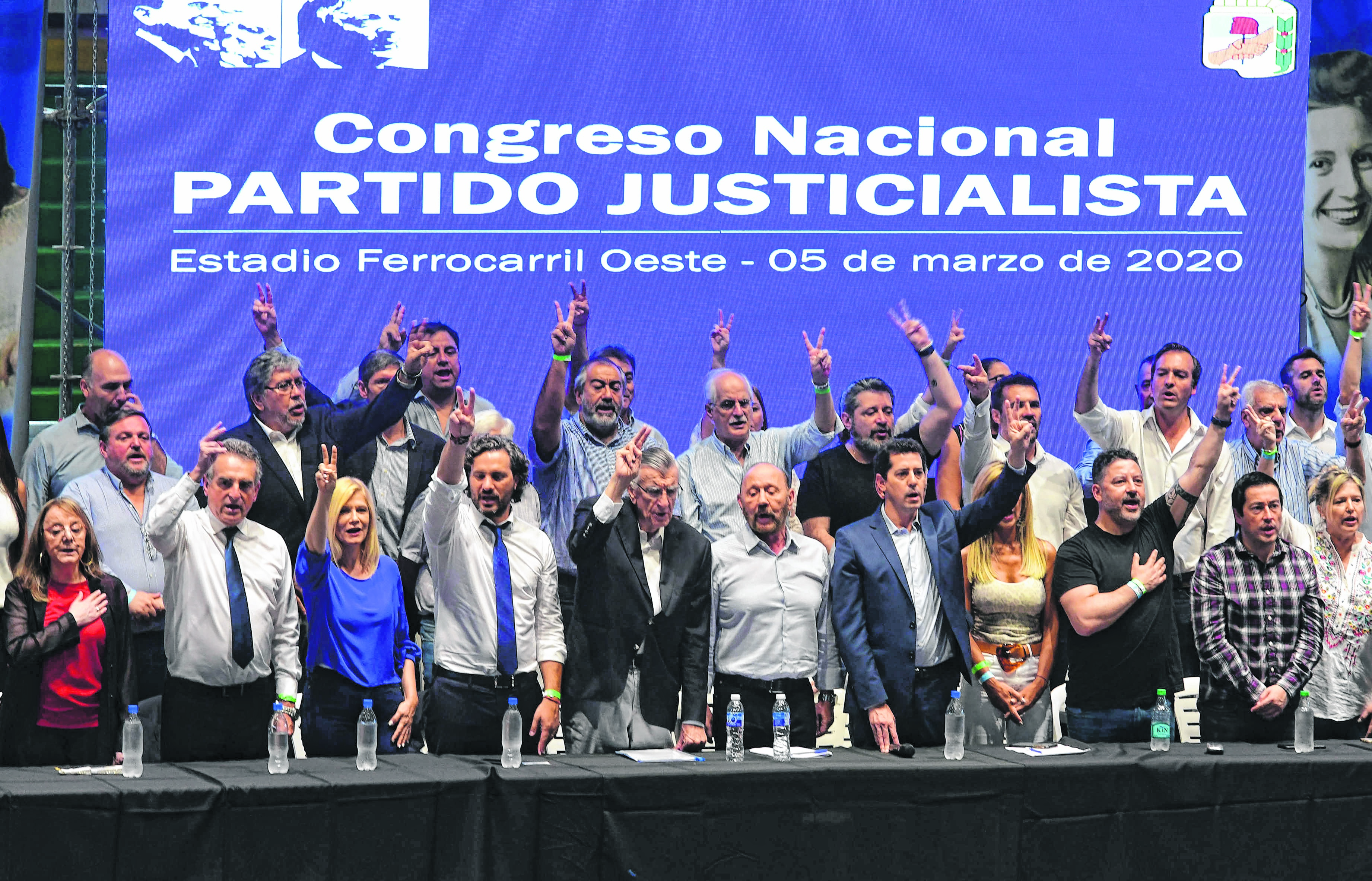 Ministros nacionales y referentes provinciales, entre ellos Soria, ayer en el microestadio de Ferro.