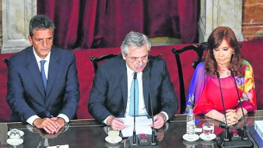 Fernández remarcó que “Los hidrocarburos serán una palanca para el desarrollo productivo de nuestro país”. 