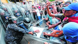 La policía bloqueó la protesta de Guaidó en Venezuela