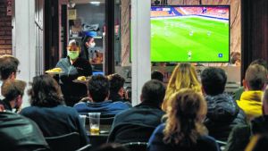 Italia sufre con el coronavirus pero piensa en la vuelta del fútbol