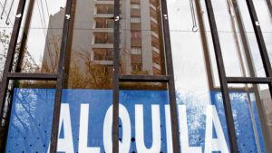 Decretan suspensión de desalojos y congelan precios de alquileres hasta septiembre