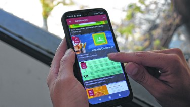 Los creadores de la app aseguraron que podría llegar el fin el cuaderno de comunicaciones. Foto: Florencia Salto.