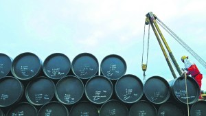 Por la caída del petróleo, piden volver al barril criollo