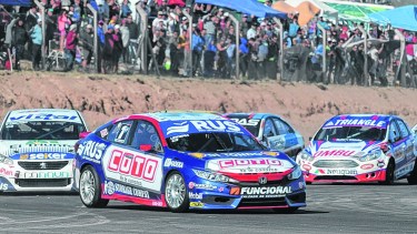 Manu Urcera campeón del Turismo Nacional y uno de los pilotos regionales más destacados.