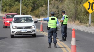 Desde hoy refuerzan  los controles en Neuquén a partir de las 20