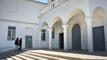 La catedral continúa con sus misas en los horarios habituales. Foto: archivo.-