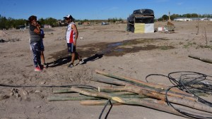 Desalojaron a vecinos en el barrio Quinta 25 de Roca