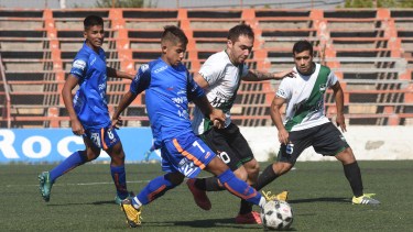 Roca - Mainqué, uno de los partidos de la primera fecha. (Foto: Andrés Maripe)