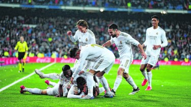 Real Madrid festejó en el clásico de España.