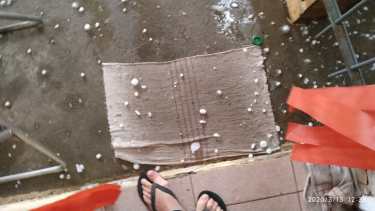 La caída de granizo sorprendió a los vecinos de El Cóndor. Foto: gentileza.