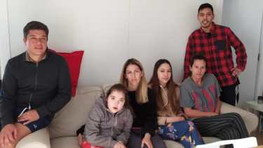 La familia estaba trabajando en Andorra y ahora está varada en Barcelona. Tenían pasaje de regreso.