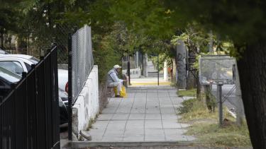 Desde hoy, en Neuquén, comenzó la restricción de circulación y  el nuevo horario de atención en supermercados. (Florencia Salto).-