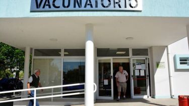 Se vacunarán a personas mayores de 65 años y luego se iniciará con el grupo de personas de riesgo. Foto: Marcelo Ochoa.