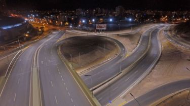 La avenida Argentina fue protagonista de una escena pocas veces vista en la historia reciente de la capital neuquina. Foto: Fabián Ceballos.