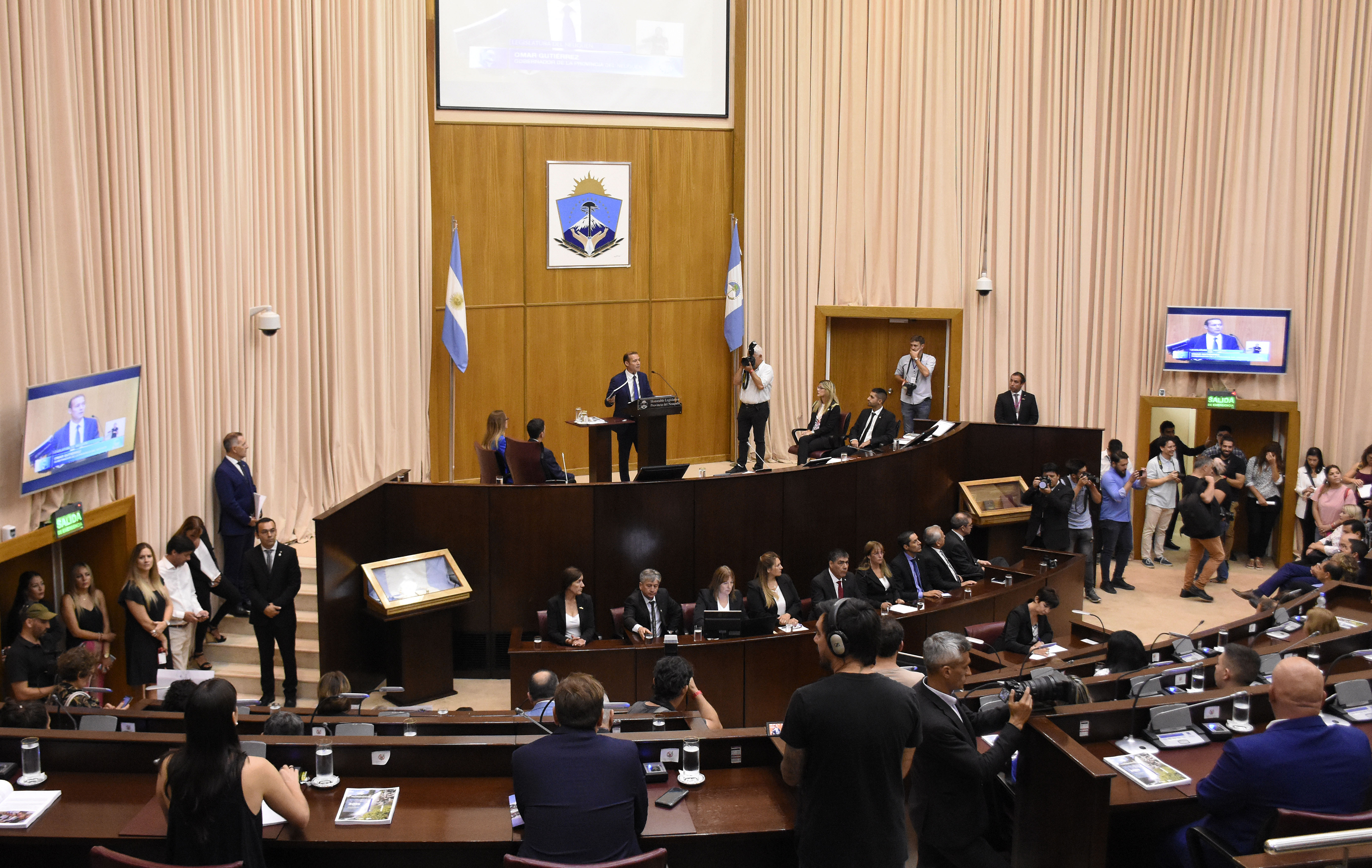 El gobernador Omar Gutiérrez inauguró ayer el 49° período ordinario de sesiones. Foto Florencia Salto