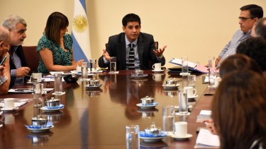 Pablo Méndez, candidato a defensor público de Zapala, en la comisión A de la Legislatura (Flor Salto)