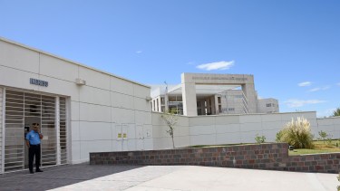La Legislatura reforzó ayer las medidas de seguridad. Ya no permite el ingreso de personal ajeno a la institución. Foto: Florencia Salto.
