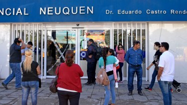 La cooperadora del Castro Rendón sigue con la campaña solidaria. (Foto: Florencia Salto)