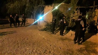 Efectivos de la policía participan de los allanamientos en la zona norte. (foto: gentileza)