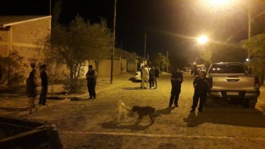 El crimen ocurrió cerca de las 22 en calle Tortolitas al 3700. (foto: gentileza TodoRoca)
