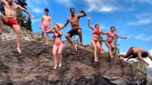 Chapuzones en Lago Epuyén: traigan puertas que manijas sobran…